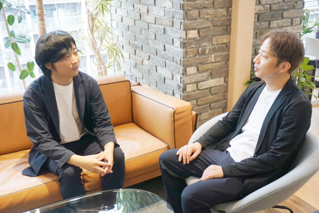 prisma古川社長とOMS宮下の対談の様子の画像